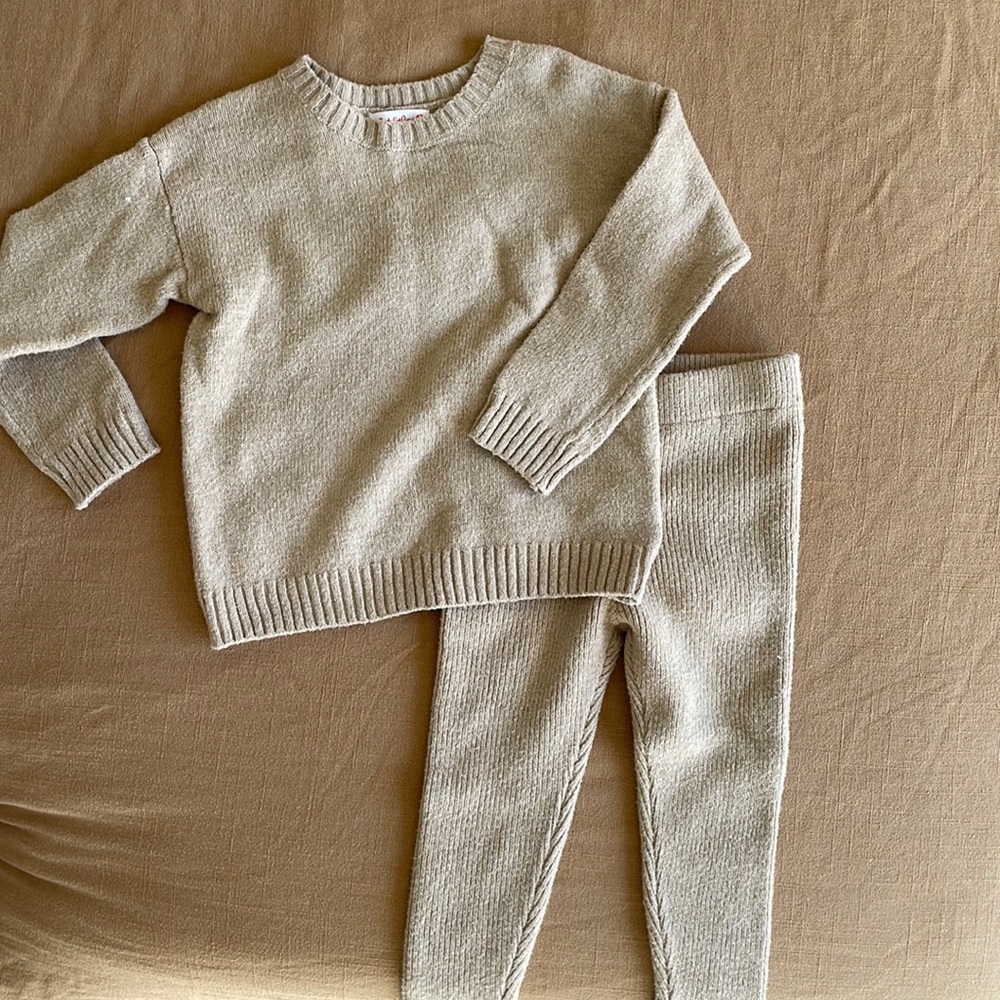 Sweater set. 2T